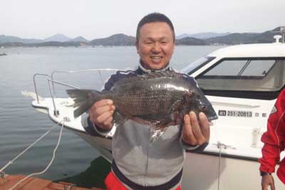 2011年4月17日（日）舞鶴湾で黒鯛の47cmを釣られました