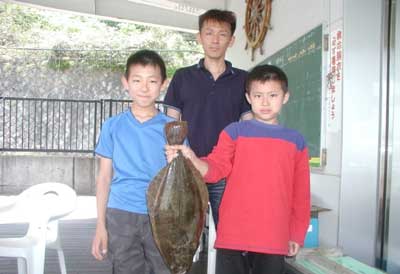 2011年5月8日（日）若狭湾でヒラメの58cmを釣られました