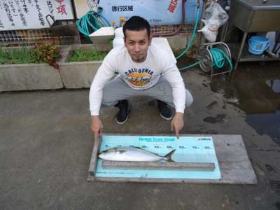 2011年11月2日（水）若狭湾でハマチの60cmを釣られました