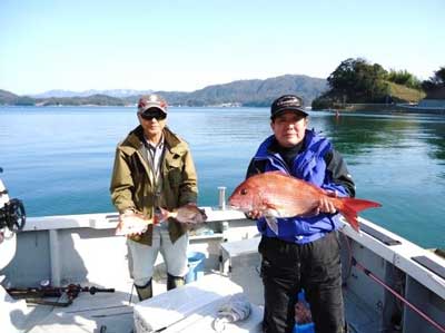 2012年4月7日（土）若狭湾で鯛の30cmを釣られました