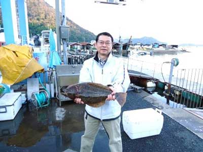 2012年4月14日（土）若狭湾でヒラメの60cmを釣られました