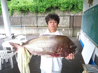 2012年8月13日（月）若狭湾で鯛の87.0cmを釣られました