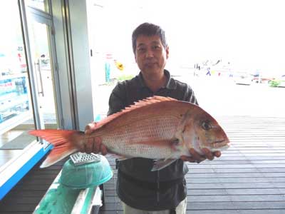 2012年10月6日（土）若狭湾で鯛の60.0cmを釣られました