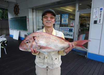 2012年10月27日（土）若狭湾で鯛の70.0cmを釣られました